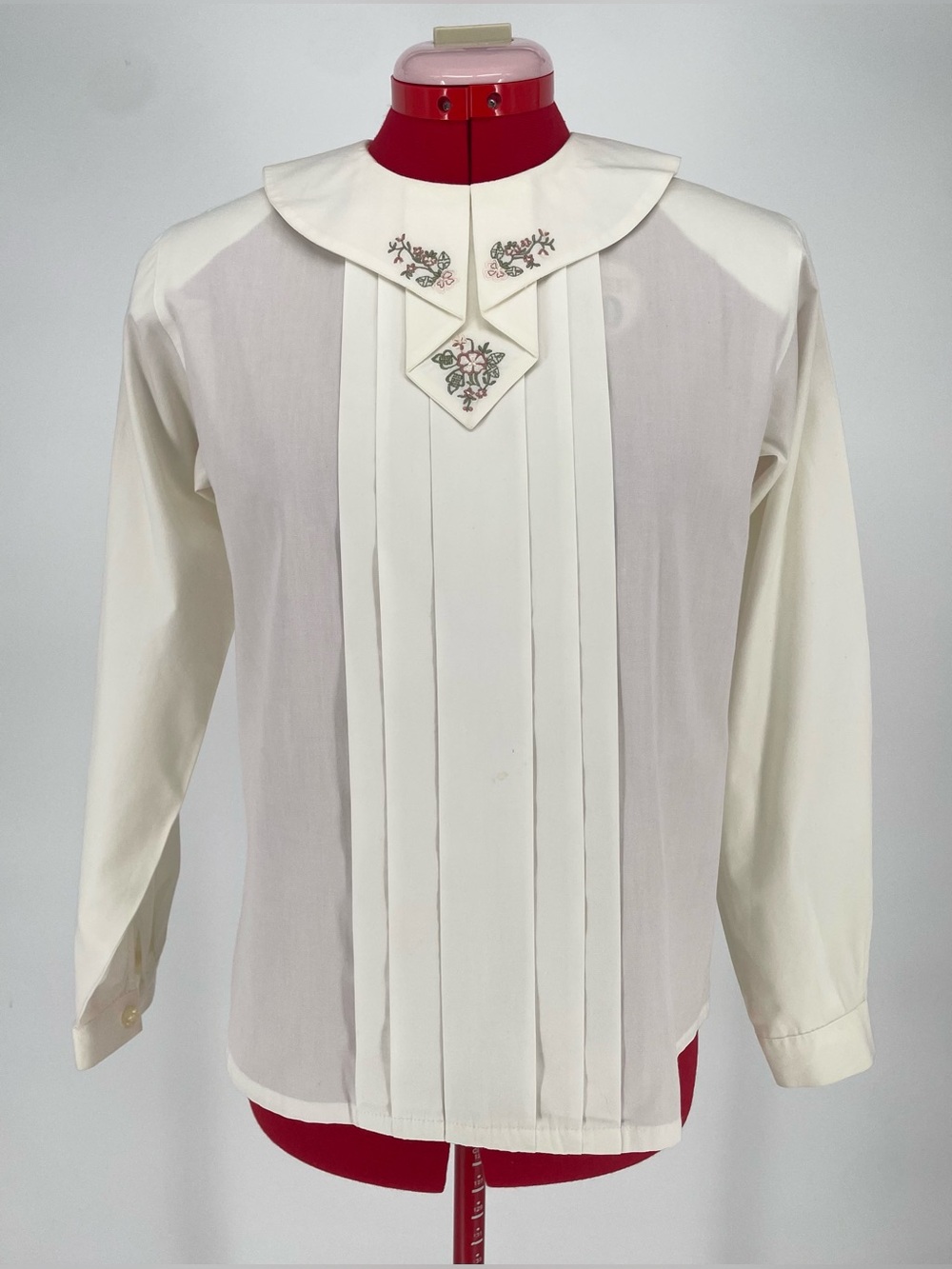 VTG Herman Geist Petite Cotton Blend Cottagecore Button Back Embroidered Blouse